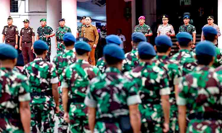 Walikota Surabaya Pimpin Apel