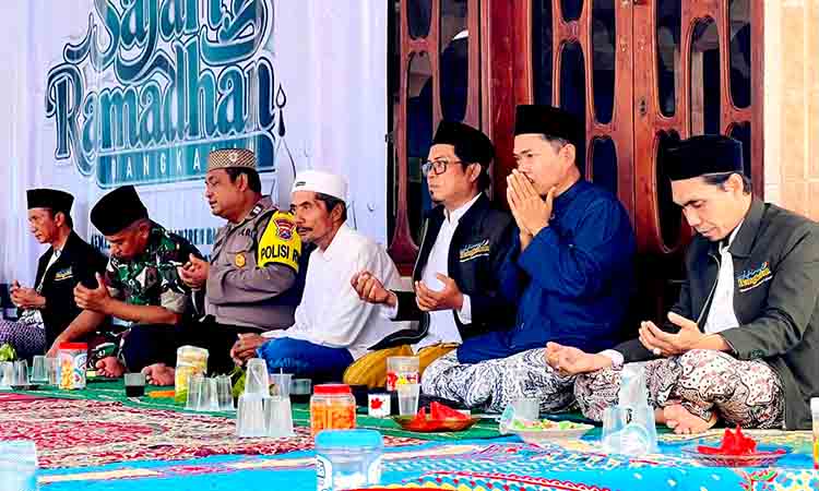 Babinsa Labang Hadiri Pembukaan dan Pelepasan Santri Lirboyo