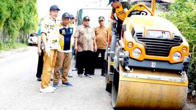 Bupati Sidoarjo terus keliling memastikan Perbaikan Jalan Berjalan maksimal