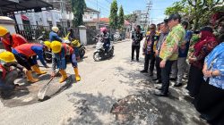Bupati Subandi Tinjau Langsung Perbaikan Jalan Rusak di Sidoarjo