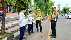 Cuti Bersama Imlek, Parkir Liar Menjamur di Depan Kediri Town Square, Polisi Bertindak
