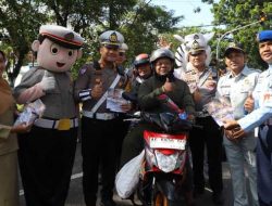 Polres Magetan Berbagi Bunga dan Es Krim di Operasi Keselamatan Semeru 2026