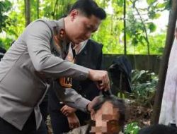Polri Peduli : Polres Jember Evakuasi Kakek Tuna Wisma dari Hutan Jubung