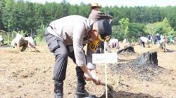 Polres Bondowoso Turut Tanam 1.000 Pohon Gerakan Sedekah Oksigen HPN 2026
