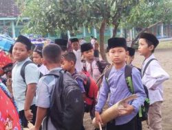 SD Negeri Tales 3 Gelar Kirab Sambut Ramadan 1447 H, Tanamkan Nilai Religius Sejak Dini