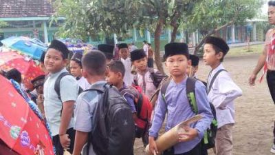 SD Negeri Tales 3 Gelar Kirab Sambut Ramadan 1447 H, Tanamkan Nilai Religius Sejak Dini