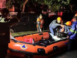 Polres Jember Evakuasi Korban Banjir di Rambipuji Pastikan Bantuan Tersalurkan