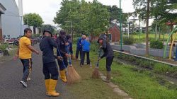 Dukung Program Presiden, TNI–Polri dan Warga Mojoroto Gelar Karya Bhakti Massal