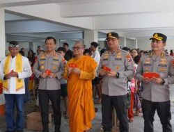 Jogo Jawa Timur : Kapolda Jatim Tinjau Perayaan Imlek di Vihara Buddayana Surabaya