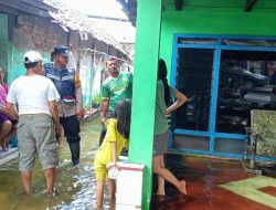 Polresta Sidoarjo Salurkan Bantuan Sembako Untuk Warga Terdampak Banjir di Dusun Dodokan