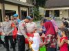 Tebar Kebaikan di Bulan Suci, Polres Kediri Kota Rutin Bagikan Takjil Gratis di Depan Mako