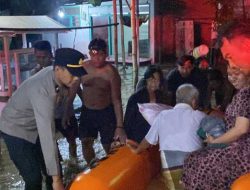Gerak Cepat Polres Probolinggo Bantu Evakuasi Warga Terdampak Banjir