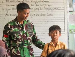 Anggota Satgas TMMD Berikan Materi Wawasan Kebangsaan kepada Siswa MI Al-Munir