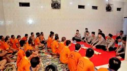 Kapolres Lamongan Pilih Buka Puasa Bersama Tahanan