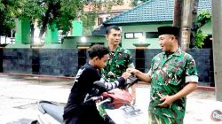 Kodim 0812 Lamongan Tebar Takjil, Wujudkan Kepedulian di Bulan Ramadhan