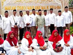 Tradisi Menjelang Ramadhan: Gus Yani dan Kader PDIP Gresik Tabur Doa di Makam Sunan