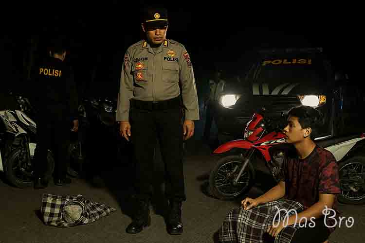 Polisi Bubarkan Perang Sarung di Babat