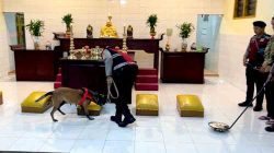 Polres Lumajang Lakukan Sterilisasi Vihara Jelang Perayaan Imlek