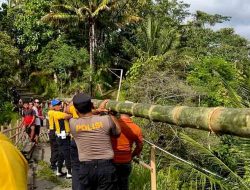Polres Ponorogo Perbaiki Jembatan Darurat, Akses Dua Desa di Ngebel Kembali Normal