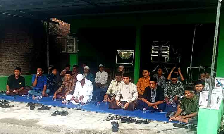 Tradisi Ziarah Kubur Jadi Perekat Hati Warga Kebaron Menjelang Puasa