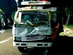 Truk Disel Bermuatan Ban Bekas Tabrak Tronton di Jalur Babat–Jombang