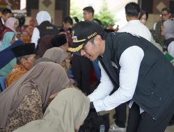 Gubernur Jatim Salurkan Bantuan Sosial Rp8 Miliar di Tuban