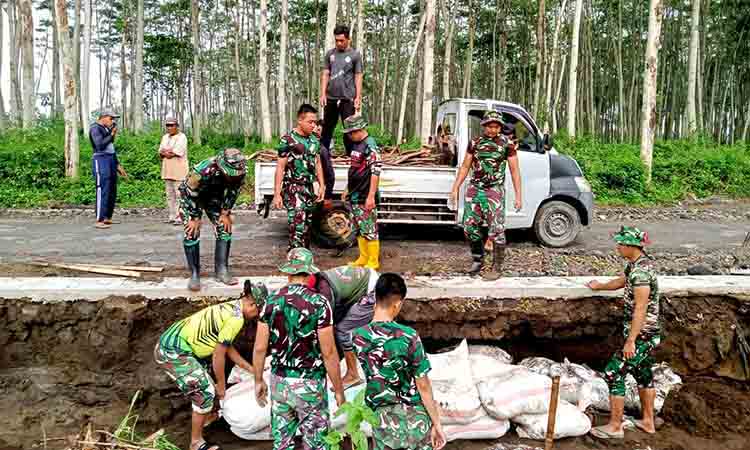 Hujan Lebat Picu Kerusakan Ringan Jalan di Desa Gadungan