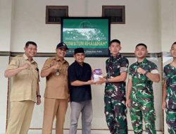 Momentum Ramadhan, Satgas TMMD ke-127 Bagikan Al Quran ke 13 Rumah Ibadah di Desa Gadungan