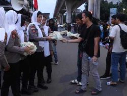 Sejukkan Ramadhan, Polda Metro Jaya Kedepankan Pendekatan Humanis Dan Tim Sholawat Dalam Pelayanan Penyampaian Aspirasi Mahasiswa