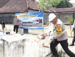 Kapolres Kediri Letakkan Batu Pertama Pembangunan Pagar Aspol Pare