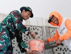 Satgas TMMD Marinir Rehabilitasi Musholla Al Ikhlas di Desa Gadungan