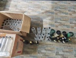 Polrestabes Surabaya Amankan Ratusan Liter Miras Ilegal di Lakarsantri