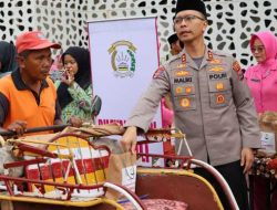 Polres Trenggalek dan Bhayangkari Berbagi Ratusan Menu Buka Puasa Gratis