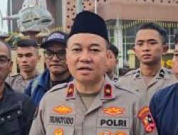 Polri dan Jurnalis Bagikan 1.500 Takjil kepada Masyarakat di Sekitar Mabes Polri