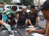 Polres Pelabuhan Tanjungperak Test Urine Sopir Truk dan Bus Jelang Mudik Lebaran
