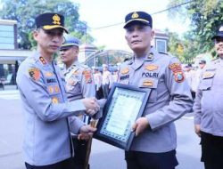 Kapolres Kediri Kota Berikan Penghargaan kepada 35 Personel dan 11 Warga Berprestasi