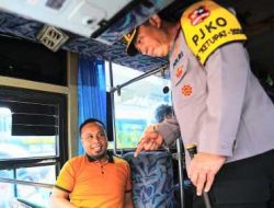 Tinjau Terminal Purabaya, Kapolri ke Sopir Bus: Hati-Hati dan Jaga Keselamatan Pemudik