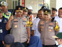 Kapolda Jatim Cek Pos Terpadu dan Pos Pam di Surabaya Pastikan Layanan Mudik Berjalan Optimal