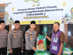 Tingkatkan Kepedulian Sosial, Kapolres Kediri Kota Salurkan Zakat Fitrah