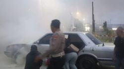 Polres Ngawi Sigap Bantu Padamkan Mobil Terbakar di Rest Area Km 575B