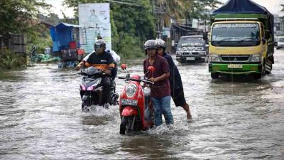 Jalan Alternatif Lamongan Terendam Banjir