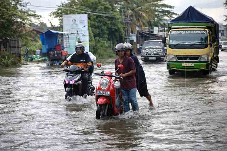 Jalan Alternatif Lamongan Terendam Banjir