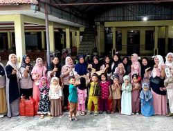 Ramadan Penuh Berkah: KB Dharma Wanita Persatuan Kebaron Tebar Takjil untuk Warga