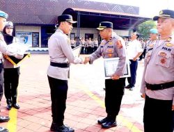 Kapolres Ngawi Berikan Penghargaan Personel Berprestasi Triwulan I 2026