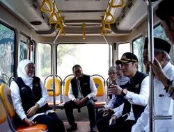 Khofifah Jajal Bus “Si Mas Ganteng”, Puji Transportasi Publik Inovatif di Tuban