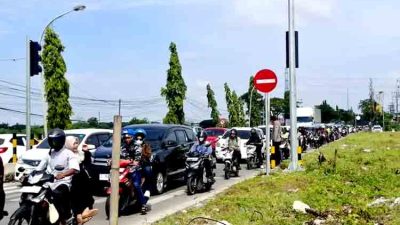 Libur Lebaran Berubah Derita Jalur Utama Lamongan Terkunci Macet Berjam Jam