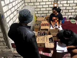 Polres Lamongan Gerebek Penjual Miras Ilegal di Karangbinangun