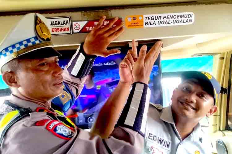 Polres Ngawi Gelar Ramp Check dan Tes Kesehatan Sopir di Rest Area 575 B