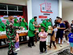 Ramadhan Penuh Berkah, Koramil 01/Pemalang Bersama Persit Bagikan 300 Takjil kepada Warga Paduraksa
