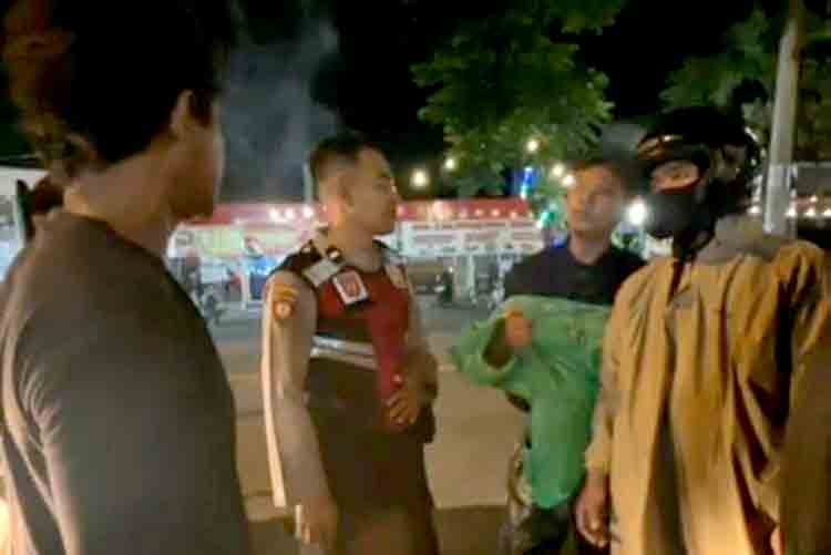 Respon Cepat Sat Samapta Polres Ngawi Lerai Pengguna Jalan Bertengkar